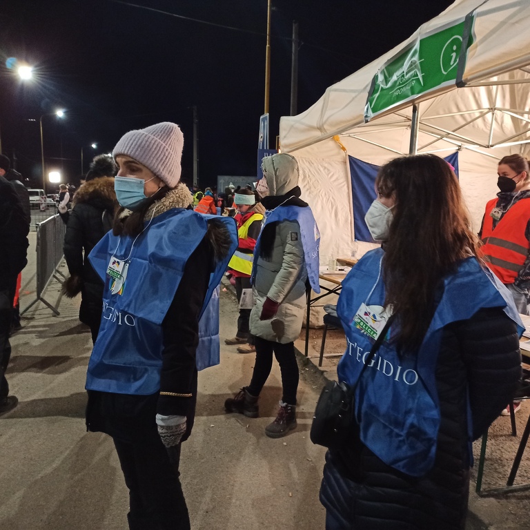 An der Grenze zwischen der Ukraine und der Slowakei nimmt Sant'Egidio Kriegsflüchtlinge auf und hilft ihnen auf dem weiteren Weg